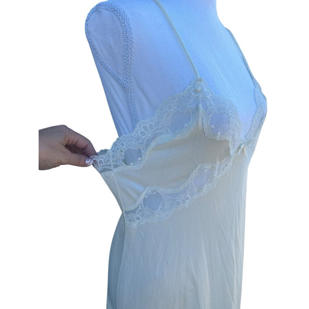 Vintage Women's Night Gown Sleepwear V-Neck Floral Lace Ivory Size Medium - Picture 13 of 16